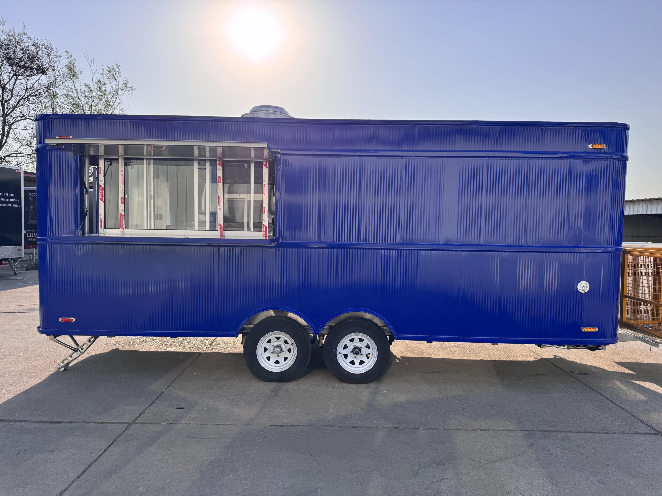 Blue mobile food truck, multi-scenario commercial food truck, high-appearance-level equipment for street entrepreneurship